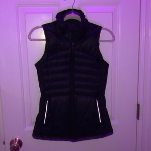 A lulu lemon vest size 4